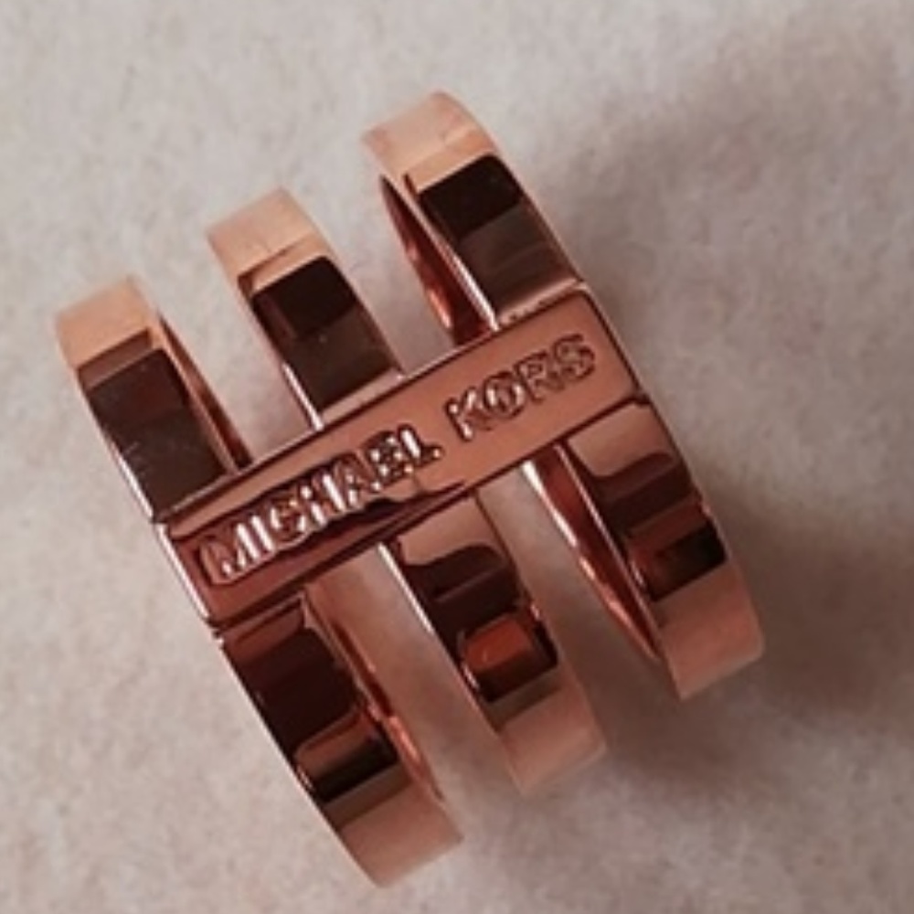 ★New Michael Kors Rose Gold LOGO Ring Size 7★ - Picture 4 of 6